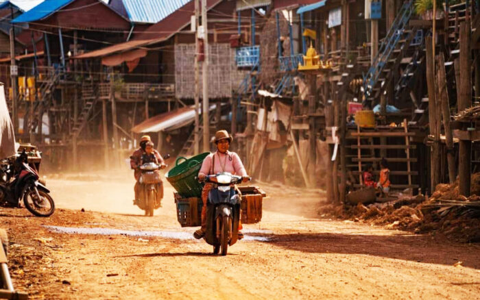 Kampong Khleang Stilt Houses - Taxi In Cambodia